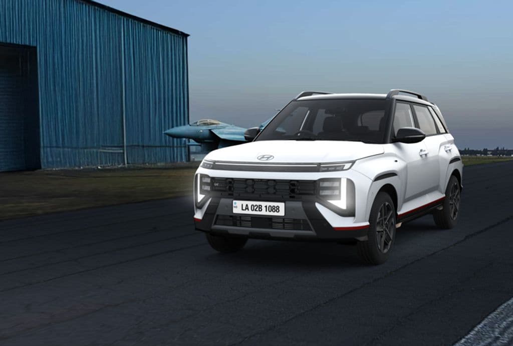 Hyundai Venue (2025) exterior view